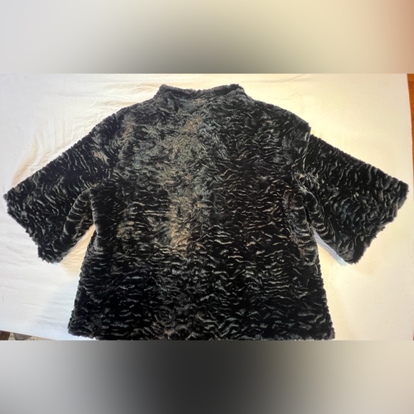 Pinko shrug black, faux fur size 6 preowned - Picture 4 of 7